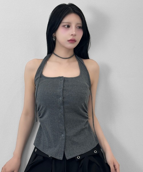 FOLLOWIN(フォロウィン)の「3color/ホルターネック ボタンキャミトップス(タンクトップ・レディース・アイボリー/ブラック/チャコールグレー・FREE)」の16枚目の写真