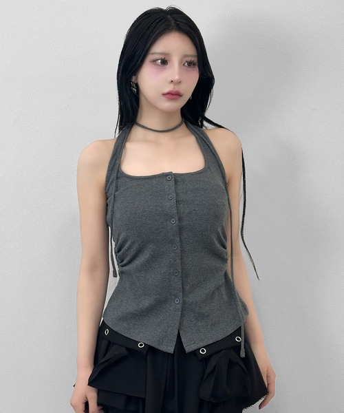 FOLLOWIN(フォロウィン)の「3color/ホルターネック ボタンキャミトップス(タンクトップ・レディース・アイボリー/ブラック/チャコールグレー・FREE)」の17枚目の写真