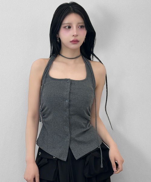 FOLLOWIN(フォロウィン)の「3color/ホルターネック ボタンキャミトップス(タンクトップ・レディース・アイボリー/ブラック/チャコールグレー・FREE)」の18枚目の写真