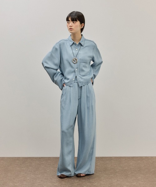 ADAM ET ROPE'(アダムエロペ)の「ライトデニムシャツ(シャツ/ブラウス・レディース・サックスブルー/ブルー系その他4/ブラック・FREE)」の5枚目の写真