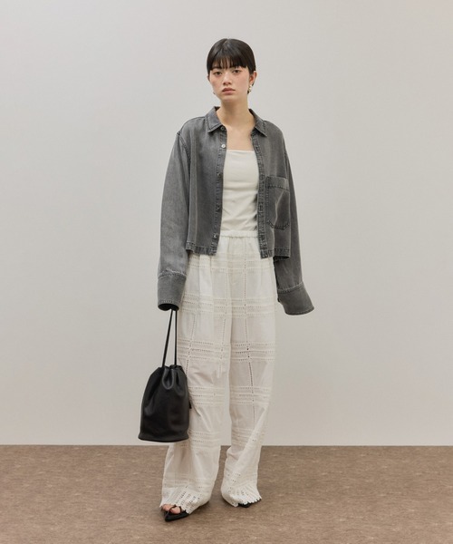 ADAM ET ROPE'(アダムエロペ)の「ライトデニムシャツ(シャツ/ブラウス・レディース・サックスブルー/ブルー系その他4/ブラック・FREE)」の6枚目の写真