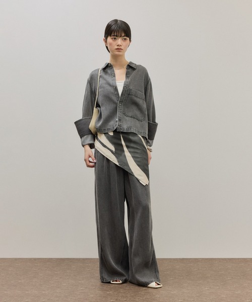 ADAM ET ROPE'(アダムエロペ)の「ライトデニムシャツ(シャツ/ブラウス・レディース・サックスブルー/ブルー系その他4/ブラック・FREE)」の7枚目の写真