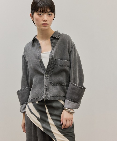 ADAM ET ROPE'(アダムエロペ)の「ライトデニムシャツ(シャツ/ブラウス・レディース・サックスブルー/ブルー系その他4/ブラック・FREE)」の10枚目の写真