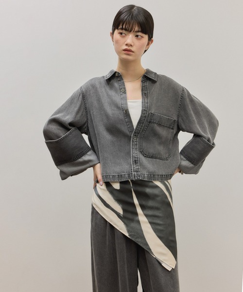 ADAM ET ROPE'(アダムエロペ)の「ライトデニムシャツ(シャツ/ブラウス・レディース・サックスブルー/ブルー系その他4/ブラック・FREE)」の11枚目の写真