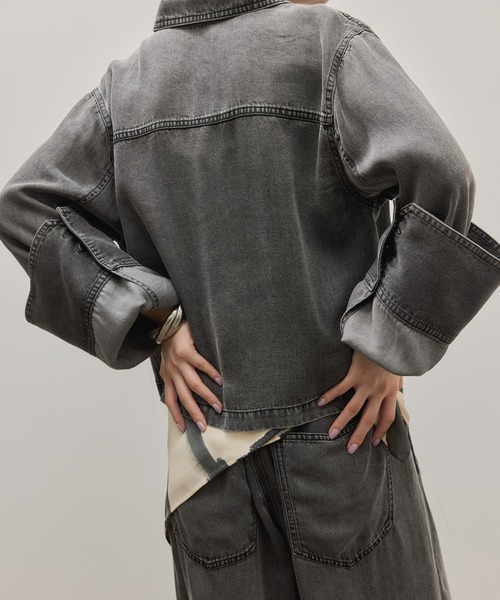 ADAM ET ROPE'(アダムエロペ)の「ライトデニムシャツ(シャツ/ブラウス・レディース・サックスブルー/ブルー系その他4/ブラック・FREE)」の13枚目の写真