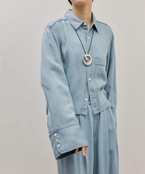 ADAM ET ROPE'(アダムエロペ)の「ライトデニムシャツ(シャツ/ブラウス・レディース・サックスブルー/ブルー系その他4/ブラック・FREE)」の18枚目の写真