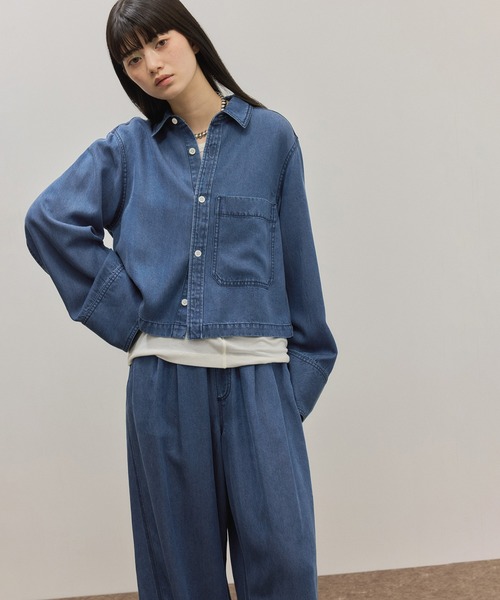 ADAM ET ROPE'(アダムエロペ)の「ライトデニムシャツ(シャツ/ブラウス・レディース・サックスブルー/ブルー系その他4/ブラック・FREE)」の20枚目の写真