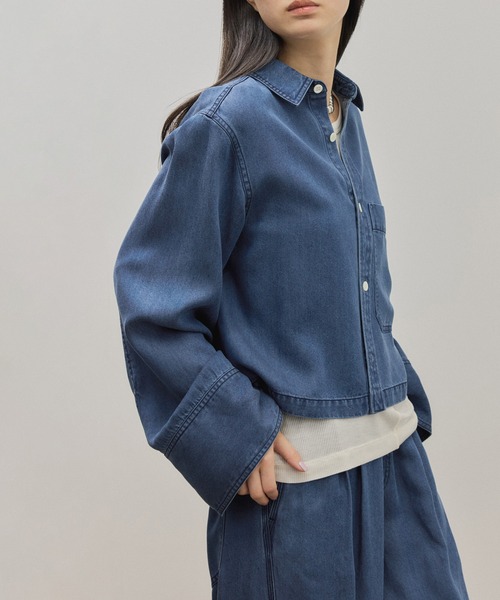 ADAM ET ROPE'(アダムエロペ)の「ライトデニムシャツ(シャツ/ブラウス・レディース・サックスブルー/ブルー系その他4/ブラック・FREE)」の21枚目の写真