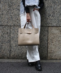 GIANNI NOTARO（ジャンニノターロ）の「【GIANNI NOTARO】金具ミドルトートバッグ（トートバッグ）」