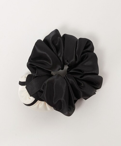 UNITED ARROWS（ユナイテッドアローズ）の「バイカラー ローズ シュシュ（シュシュ・レディース・ブラック/オフホワイト・FREE）」の6枚目の写真