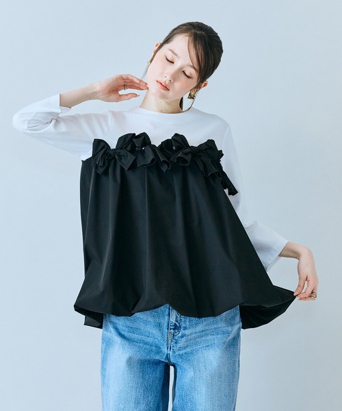 Audie a Muses(オーディアミューズ)の「リボンモチーフ付き異素材カットソー(Tシャツ/カットソー・レディース・ブラック/オフホワイト・38/42)」の1枚目の写真