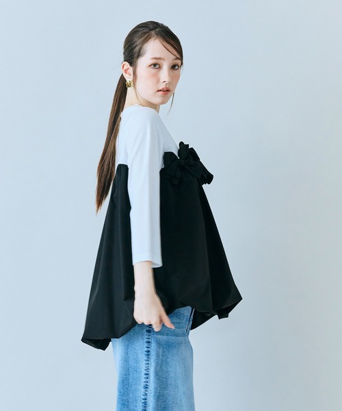 Audie a Muses(オーディアミューズ)の「リボンモチーフ付き異素材カットソー(Tシャツ/カットソー・レディース・ブラック/オフホワイト・38/42)」の4枚目の写真