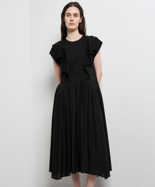 LANVIN en Bleu(ランバンオンブルー)の「スクエアフリルコンビワンピース(ワンピース・レディース・ライトカーキ/ブラック・38/36)」の2枚目の写真