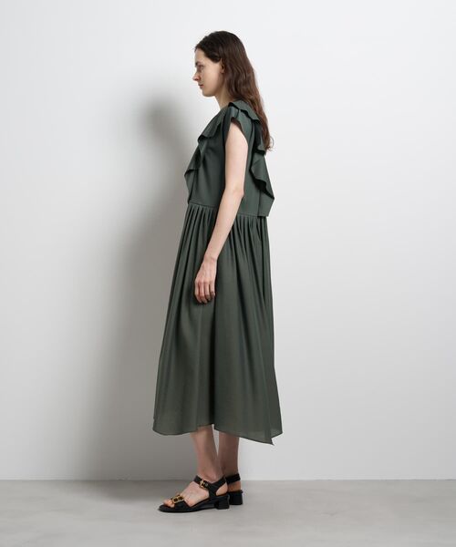LANVIN en Bleu(ランバンオンブルー)の「スクエアフリルコンビワンピース(ワンピース・レディース・ライトカーキ/ブラック・38/36)」の4枚目の写真