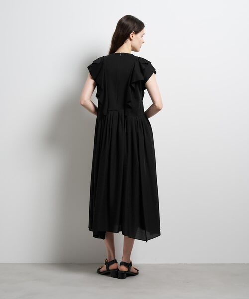 LANVIN en Bleu(ランバンオンブルー)の「スクエアフリルコンビワンピース(ワンピース・レディース・ライトカーキ/ブラック・38/36)」の11枚目の写真