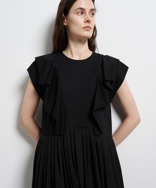 LANVIN en Bleu(ランバンオンブルー)の「スクエアフリルコンビワンピース(ワンピース・レディース・ライトカーキ/ブラック・38/36)」の12枚目の写真