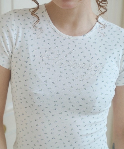 chernyy(チェルニー)の「chernyy floral pearl logo tee / 小花柄パールロゴT(Tシャツ/カットソー・レディース・グレー/アイボリー・LARGE/MEDIUM/SMALL)」の1枚目の写真