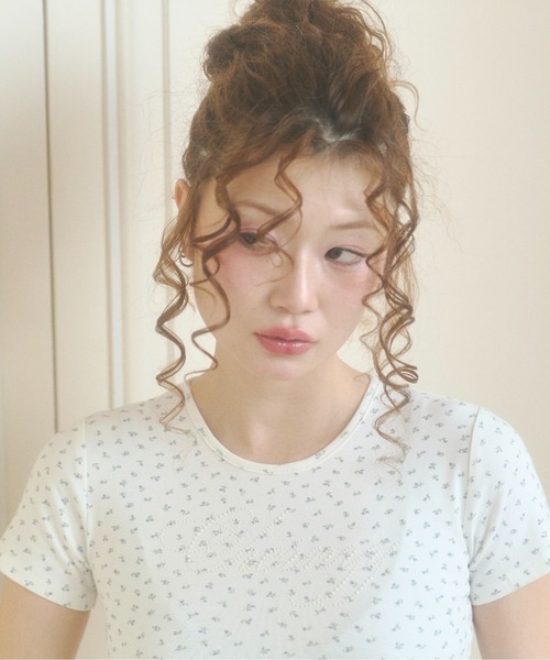 chernyy(チェルニー)の「chernyy floral pearl logo tee / 小花柄パールロゴT(Tシャツ/カットソー・レディース・グレー/アイボリー・LARGE/MEDIUM/SMALL)」の18枚目の写真