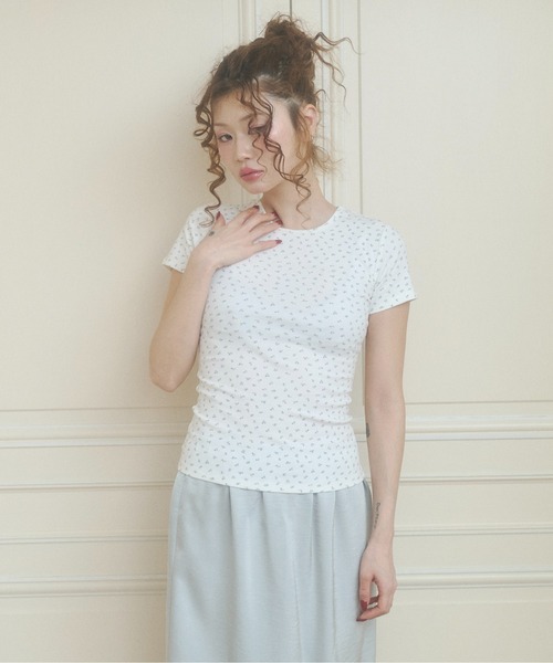 chernyy(チェルニー)の「chernyy floral pearl logo tee / 小花柄パールロゴT(Tシャツ/カットソー・レディース・グレー/アイボリー・LARGE/MEDIUM/SMALL)」の20枚目の写真