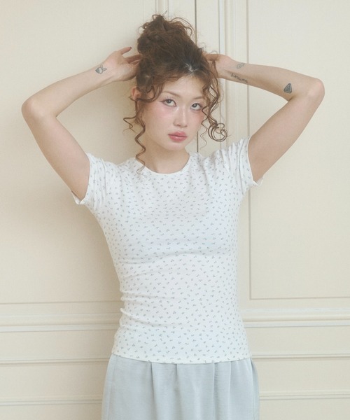 chernyy(チェルニー)の「chernyy floral pearl logo tee / 小花柄パールロゴT(Tシャツ/カットソー・レディース・グレー/アイボリー・LARGE/MEDIUM/SMALL)」の21枚目の写真