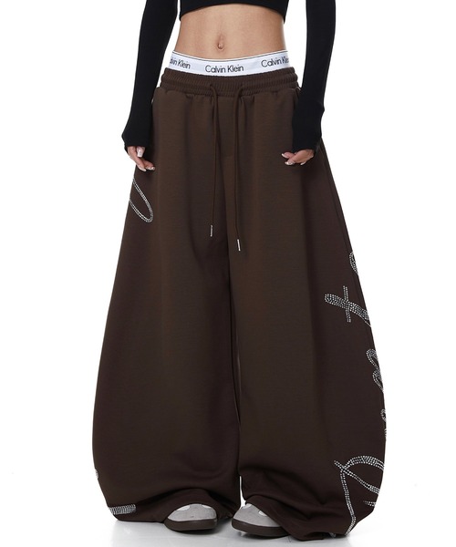 mushwear（マッシュウェア）の「ラインストーンスウェットパンツ（スウェットパンツ・メンズ・ホワイト/ブラウン・MEDIUM/LARGE/SMALL/X-LARGE）」の2枚目の写真