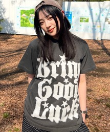 BGL（ビージーエル）の「BIG LOGO TEE  メッセージ   テキストロゴ   ビッグロゴ   プリント   スタッズ 半袖Tシャツ（Tシャツ/カットソー）」