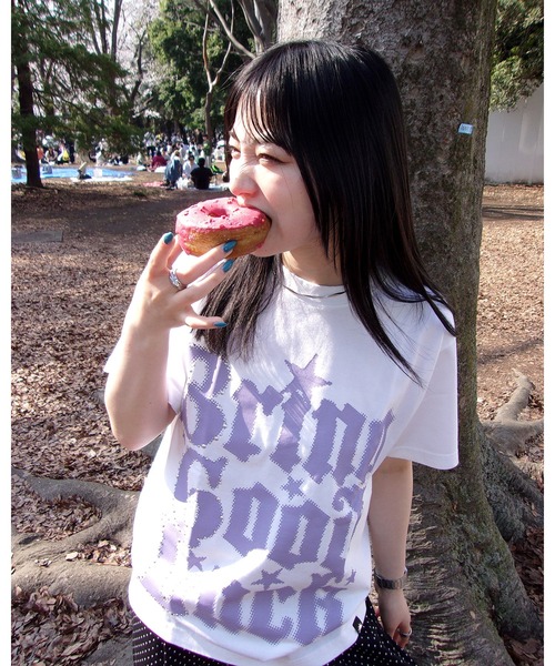 BGL(ビージーエル)の「BIG LOGO TEE /メッセージ / テキストロゴ / ビッグロゴ / プリント / スタッズ 半袖Tシャツ(Tシャツ/カットソー・レディース・ブラック/ネイビー/ホワイト・S/M/L)」の13枚目の写真