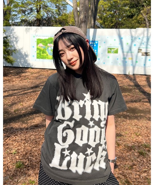 BGL(ビージーエル)の「BIG LOGO TEE /メッセージ / テキストロゴ / ビッグロゴ / プリント / スタッズ 半袖Tシャツ(Tシャツ/カットソー・レディース・ブラック/ネイビー/ホワイト・S/M/L)」の8枚目の写真