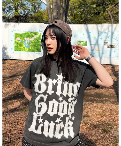 BGL(ビージーエル)の「BIG LOGO TEE /メッセージ / テキストロゴ / ビッグロゴ / プリント / スタッズ 半袖Tシャツ(Tシャツ/カットソー・レディース・ブラック/ネイビー/ホワイト・S/M/L)」の9枚目の写真