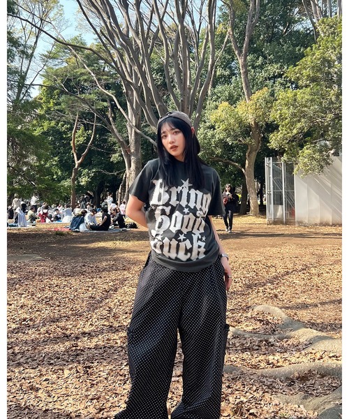 BGL(ビージーエル)の「BIG LOGO TEE /メッセージ / テキストロゴ / ビッグロゴ / プリント / スタッズ 半袖Tシャツ(Tシャツ/カットソー・レディース・ブラック/ネイビー/ホワイト・S/M/L)」の10枚目の写真