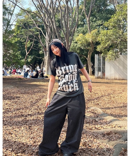 BGL(ビージーエル)の「BIG LOGO TEE /メッセージ / テキストロゴ / ビッグロゴ / プリント / スタッズ 半袖Tシャツ(Tシャツ/カットソー・レディース・ブラック/ネイビー/ホワイト・S/M/L)」の11枚目の写真