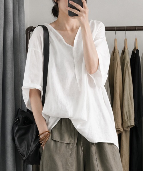 mielu(ミエル)の「《春夏にぴったり!抜け感大人カジュアル♪》Vネック半袖チュニックトップス(シャツ/ブラウス・レディース・ブラック/ホワイト/グリーン・MEDIUM/LARGE)」の2枚目の写真