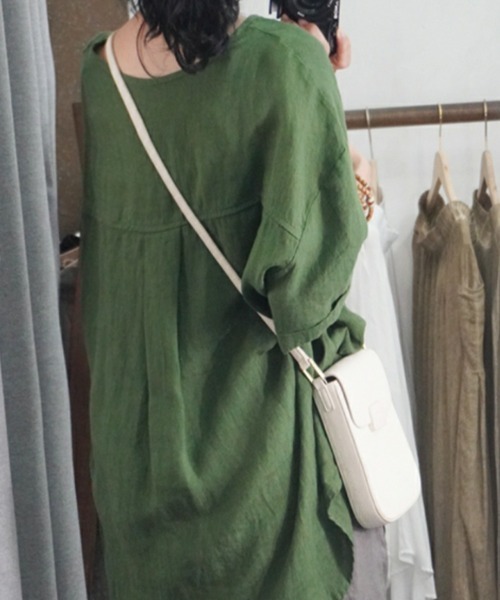 mielu(ミエル)の「《春夏にぴったり!抜け感大人カジュアル♪》Vネック半袖チュニックトップス(シャツ/ブラウス・レディース・ブラック/ホワイト/グリーン・MEDIUM/LARGE)」の13枚目の写真