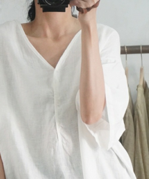 mielu(ミエル)の「《春夏にぴったり!抜け感大人カジュアル♪》Vネック半袖チュニックトップス(シャツ/ブラウス・レディース・ブラック/ホワイト/グリーン・MEDIUM/LARGE)」の16枚目の写真