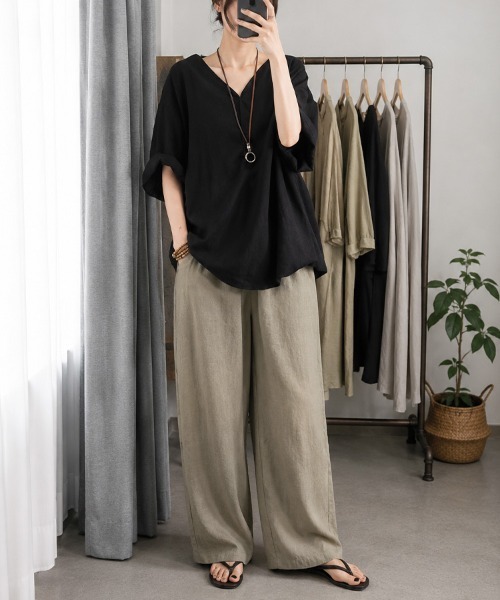 mielu(ミエル)の「《春夏にぴったり!抜け感大人カジュアル♪》Vネック半袖チュニックトップス(シャツ/ブラウス・レディース・ブラック/ホワイト/グリーン・MEDIUM/LARGE)」の4枚目の写真