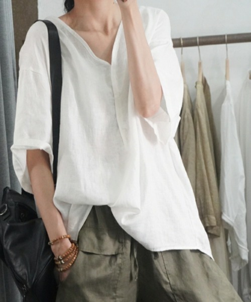 mielu(ミエル)の「《春夏にぴったり!抜け感大人カジュアル♪》Vネック半袖チュニックトップス(シャツ/ブラウス・レディース・ブラック/ホワイト/グリーン・MEDIUM/LARGE)」の6枚目の写真
