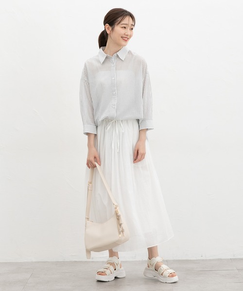 Honeys(ハニーズ)の「やわらか綿7分袖シャツ(シャツ/ブラウス・レディース・ホワイト×ネイビー/キャメル/サックスブルー系/ホワイト/ブラック/グレイッシュブルー・L/LL/M)」の17枚目の写真