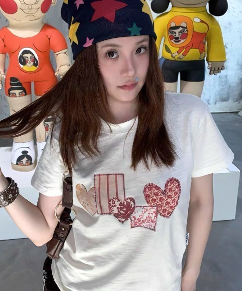 Sibra(シブラ)の「配色ハートコラージュプリント半袖Tシャツ(Tシャツ/カットソー・レディース・グレー/ホワイト・M)」の1枚目の写真