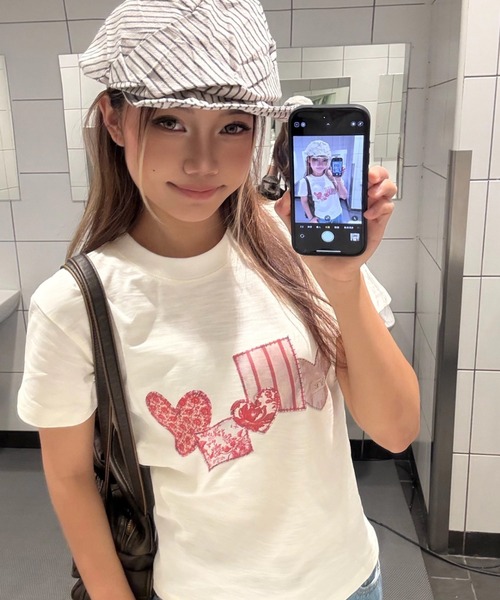 Sibra(シブラ)の「配色ハートコラージュプリント半袖Tシャツ(Tシャツ/カットソー・レディース・グレー/ホワイト・M)」の8枚目の写真