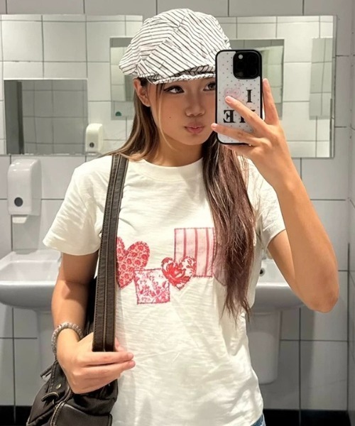 Sibra(シブラ)の「配色ハートコラージュプリント半袖Tシャツ(Tシャツ/カットソー・レディース・グレー/ホワイト・M)」の6枚目の写真