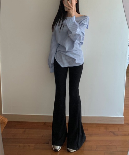 Kuroba(クロバ)の「バックシャンオフショルダーシャツブラウス(シャツ/ブラウス・レディース・ブルー/オフホワイト・FREE)」の9枚目の写真