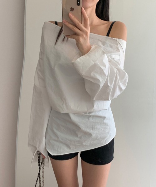Kuroba(クロバ)の「バックシャンオフショルダーシャツブラウス(シャツ/ブラウス・レディース・ブルー/オフホワイト・FREE)」の17枚目の写真