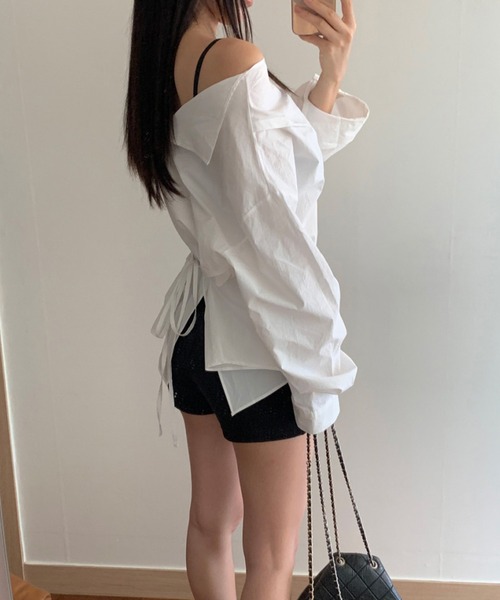 Kuroba(クロバ)の「バックシャンオフショルダーシャツブラウス(シャツ/ブラウス・レディース・ブルー/オフホワイト・FREE)」の16枚目の写真