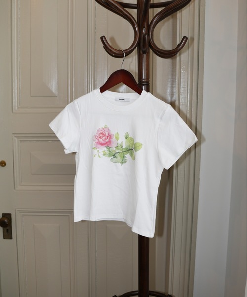 IMARI(イマリ)の「【 IMARI / イマリ 】 ローズ プリント Tシャツ(Tシャツ/カットソー・レディース・ホワイト・FREE)」の8枚目の写真