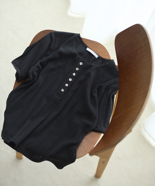 Firsthand（ファーストハンド）の「Firsthand/ファーストハンド ヘンリーネック 針抜きニット レースTシャツ（Tシャツ/カットソー・レディース・ホワイト/グレー/ブラック・フリー）」の2枚目の写真