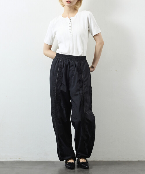 Firsthand（ファーストハンド）の「Firsthand/ファーストハンド ヘンリーネック 針抜きニット レースTシャツ（Tシャツ/カットソー・レディース・ホワイト/グレー/ブラック・フリー）」の9枚目の写真