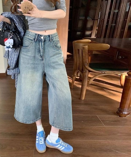 Ritzy(リッツィー)の「ヴィンテージウォッシュ ルーズワイドデニムクロップドパンツ(デニムパンツ・レディース・サックスブルー・L/M/S)」の2枚目の写真
