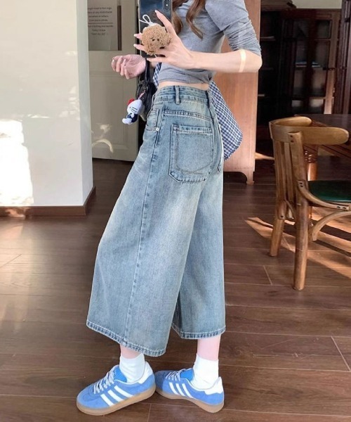Ritzy(リッツィー)の「ヴィンテージウォッシュ ルーズワイドデニムクロップドパンツ(デニムパンツ・レディース・サックスブルー・L/M/S)」の3枚目の写真