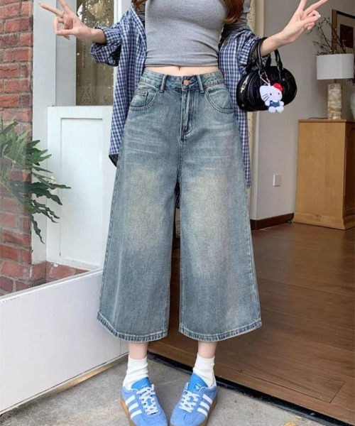 Ritzy(リッツィー)の「ヴィンテージウォッシュ ルーズワイドデニムクロップドパンツ(デニムパンツ・レディース・サックスブルー・L/M/S)」の4枚目の写真