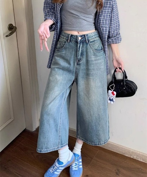 Ritzy(リッツィー)の「ヴィンテージウォッシュ ルーズワイドデニムクロップドパンツ(デニムパンツ・レディース・サックスブルー・L/M/S)」の12枚目の写真
